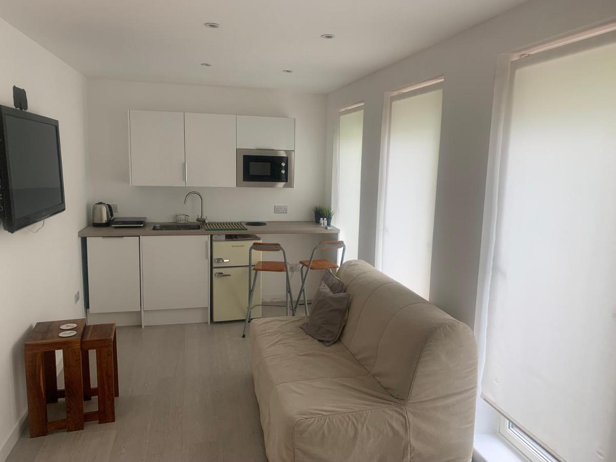 1-Bedroom Apartment Next To University Bridge of Allan Exterior photo
